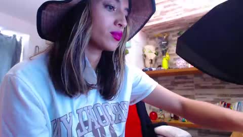 Atenea online show from February 2025 03:26:02 PM