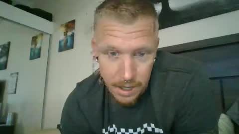 Snapshot of athletic_skater779 chatting on May 2026 04:33:02 PM AthleticWhiteboy777 online show from May 2026 04:33:02 PM