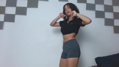 Aura online show from September 2025 09:47:02 PM