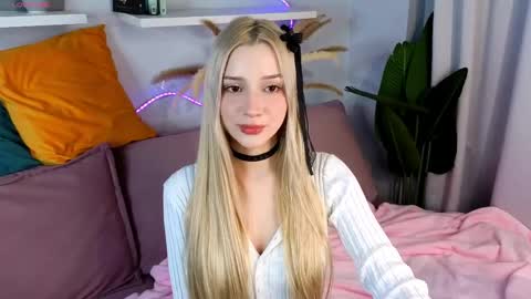 Snapshot of aurasanrise chatting on May 2026 11:22:02 PM Aura online show from May 2026 11:22:02 PM
