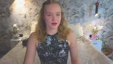 Snapshot of aurora_golden chatting on July 2026 05:22:01 AM Kate online show from July 2026 05:22:01 AM
