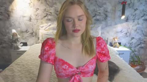 Snapshot of aurora_golden chatting on July 2026 12:40:01 PM Kate online show from July 2026 12:40:01 PM