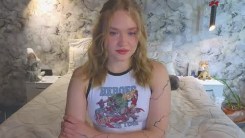Snapshot of aurora_golden chatting on July 2026 06:11:01 AM Kate online show from July 2026 06:11:01 AM
