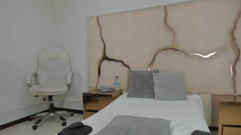 Snapshot of aurorahoney32 chatting on May 2026 09:31:01 PM aurorahoney32 online show from May 2026 09:31:01 PM