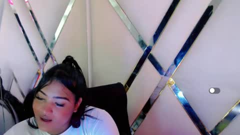 Snapshot of aurorarossx chatting on October 2025 07:25:02 PM Aurora online show from October 2025 07:25:02 PM