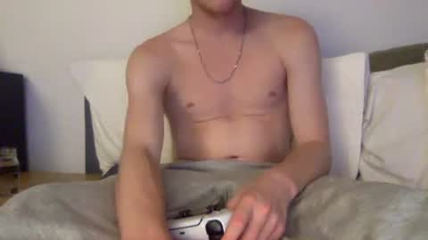 Snapshot of aussieblondetwink chatting on December 2024 12:42:01 PM aussieblondetwink online show from December 2024 12:42:01 PM