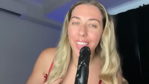 Snapshot of aussielulu chatting on February 2026 06:51:02 AM aussielulu online show from February 2026 06:51:02 AM