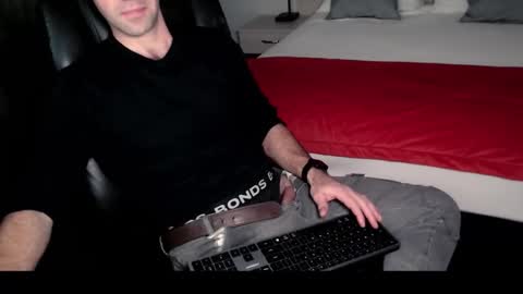 Snapshot of australopithas chatting on November 2025 12:14:02 PM australopithas online show from November 2025 12:14:02 PM