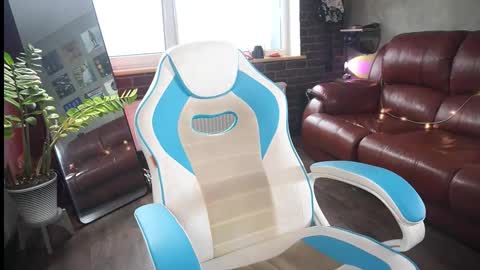 Snapshot of awondrr chatting on October 2025 11:22:02 AM Alice online show from October 2025 11:22:02 AM