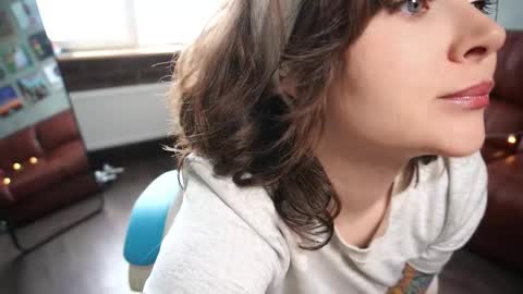 Snapshot of awondrr chatting on February 2026 10:27:02 AM Alice online show from February 2026 10:27:02 AM