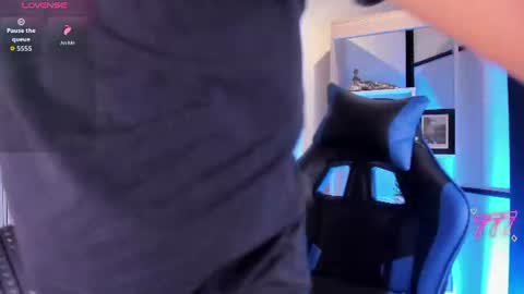 Snapshot of axel_grey_ chatting on July 2026 05:25:02 AM axel_grey_ online show from July 2026 05:25:02 AM
