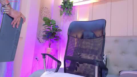 Snapshot of axel_saenzz chatting on May 2026 01:30:01 PM Axel online show from May 2026 01:30:01 PM