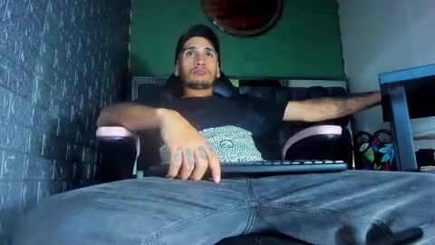 Axell Cross2 online show from March 2026 02:04:01 AM