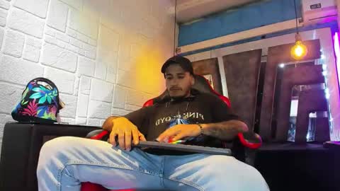 Axell Cross2 online show from March 2026 12:04:02 AM