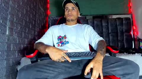 Axell Cross2 online show from April 2026 02:00:01 AM