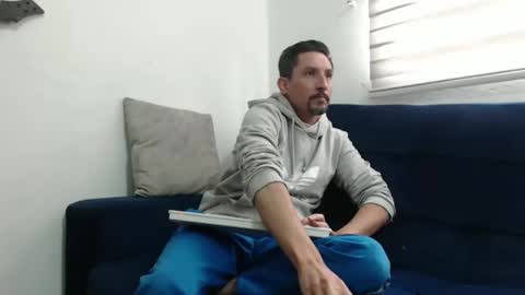 Snapshot of axell_rosee chatting on February 2026 07:32:02 PM Axel Rose online show from February 2026 07:32:02 PM