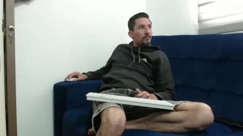 Snapshot of axell_rosee chatting on February 2026 07:31:01 PM Axel Rose online show from February 2026 07:31:01 PM