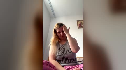 Snapshot of baby_blondee chatting on April 2026 11:48:01 AM Baby Blonde online show from April 2026 11:48:01 AM