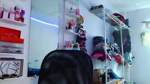 babybombom08 online show from June 2026 07:07:01 PM