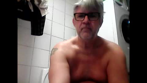 Snapshot of baggelina75 chatting on January 2025 04:34:01 AM baggelina75 online show from January 2025 04:34:01 AM