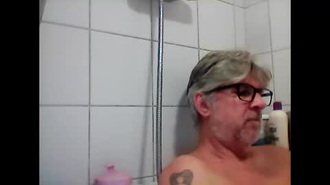 Snapshot of baggelina75 chatting on March 2025 05:50:02 PM baggelina75 online show from March 2025 05:50:02 PM