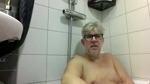 Snapshot of baggelina75 chatting on January 2026 07:39:01 PM baggelina75 online show from January 2026 07:39:01 PM