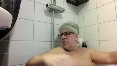 Snapshot of baggelina75 chatting on February 2026 08:51:02 PM baggelina75 online show from February 2026 08:51:02 PM