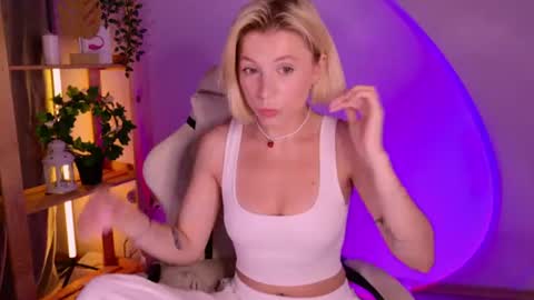 Snapshot of balerinacappuccino_ chatting on June 2026 02:47:02 AM Elly online show from June 2026 02:47:02 AM