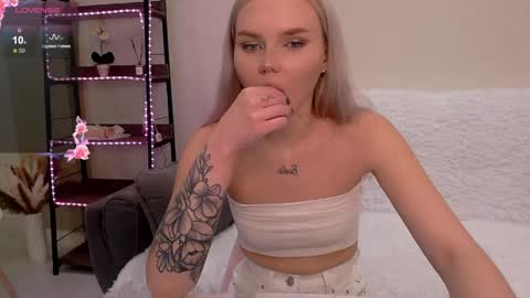 Snapshot of barbie_lillie chatting on March 2026 06:47:02 AM Lilli 3 online show from March 2026 06:47:02 AM