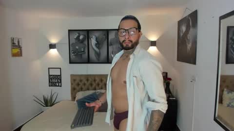 Snapshot of bastian_jones1 chatting on November 2025 01:04:02 AM bastian_jones1 online show from November 2025 01:04:02 AM