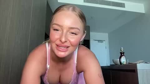 Bree online show from November 2025 12:24:01 AM