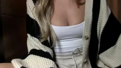 Snapshot of bbybri chatting on September 2025 04:06:01 AM Brianne may online show from September 2025 04:06:01 AM