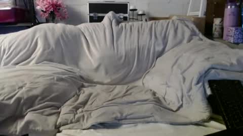 Snapshot of beachymilf chatting on June 2026 04:53:01 PM BeachyMILF online show from June 2026 04:53:01 PM