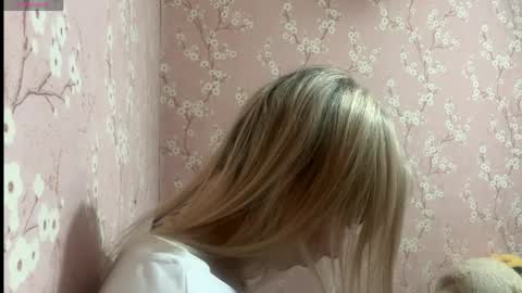 Mia online show from April 2026 05:54:02 PM