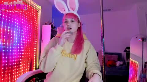  Ashley West  online show from April 2026 03:15:02 AM