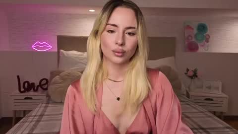 Bella online show from May 2026 07:18:01 PM