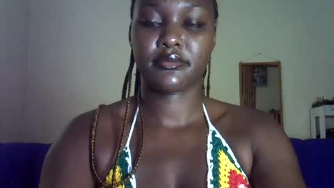 Snapshot of bella_reina chatting on July 2026 07:55:01 AM bella_reina online show from July 2026 07:55:01 AM