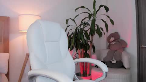 Bella Mia online show from March 2026 05:41:01 PM