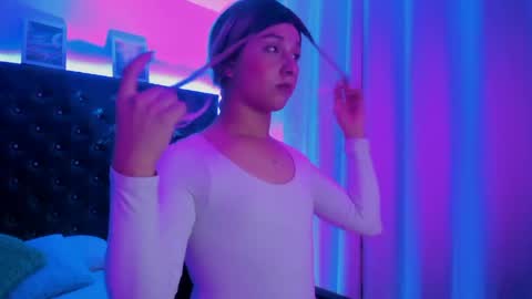 bellaroge online show from April 2026 05:43:01 AM