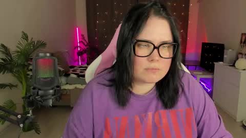 LinaBoo online show from October 2025 05:45:01 PM