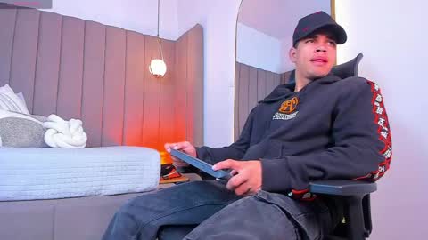 BENJAMIN online show from May 2026 02:51:02 AM