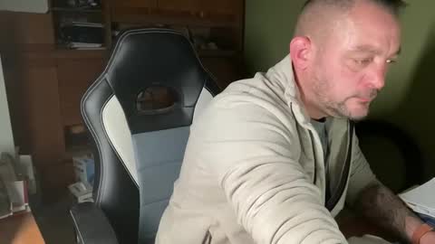 benochau online show from March 2026 11:04:01 PM