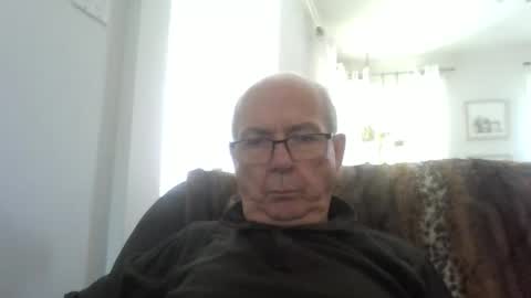 Snapshot of bernard1102 chatting on June 2026 04:00:02 PM bernard1102 online show from June 2026 04:00:02 PM