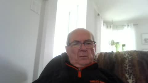Snapshot of bernard1102 chatting on June 2026 07:40:01 PM bernard1102 online show from June 2026 07:40:01 PM