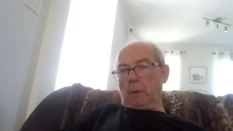 Snapshot of bernard1102 chatting on July 2026 01:04:02 PM bernard1102 online show from July 2026 01:04:02 PM