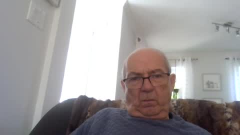 Snapshot of bernard1102 chatting on July 2026 01:40:01 PM bernard1102 online show from July 2026 01:40:01 PM