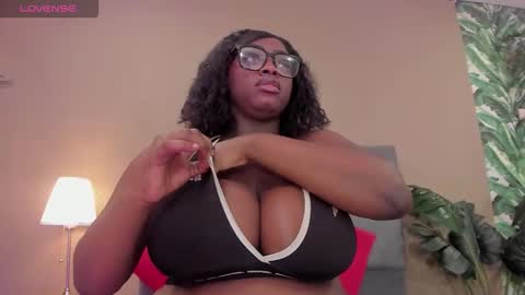 Snapshot of betsybennet chatting on January 2026 09:50:02 PM BETSY online show from January 2026 09:50:02 PM