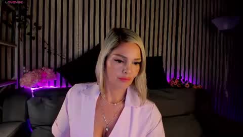 Snapshot of betty_brock chatting on June 2026 01:19:01 AM Betty online show from June 2026 01:19:01 AM