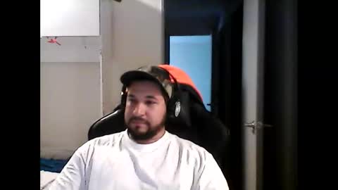 latinBoyHuge online show from October 2025 06:04:01 PM