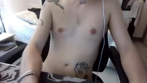 Snapshot of big_twin chatting on April 2026 07:19:02 PM big_twin online show from April 2026 07:19:02 PM